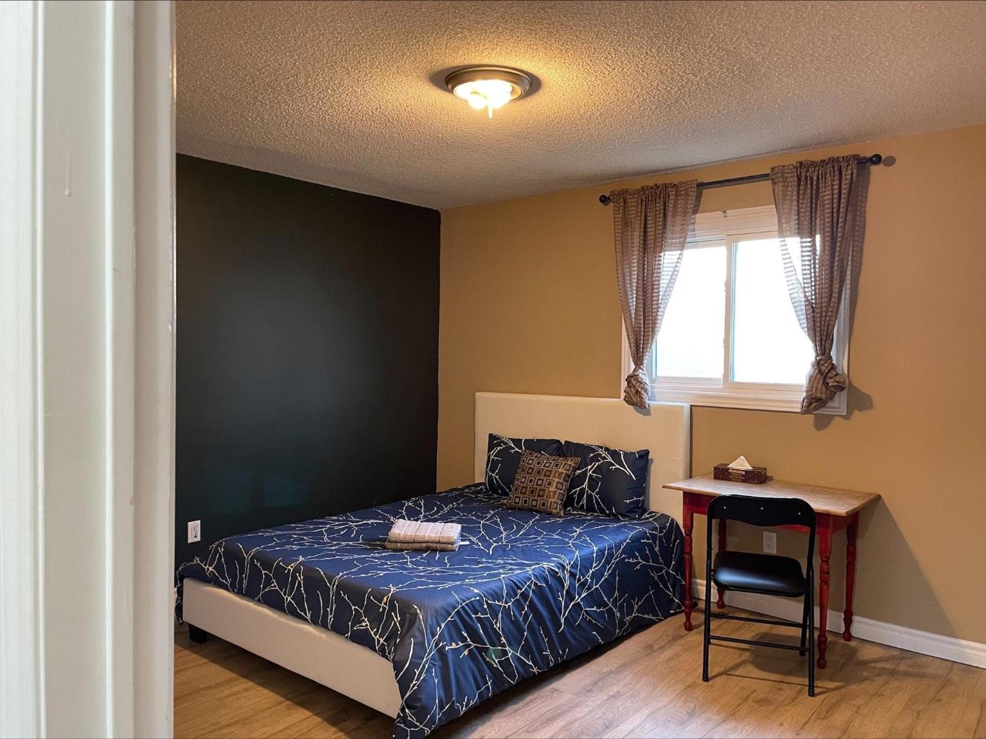 Bhf Near College & Hosp Self-Service Check-In So Fast Net Free Parking In Barrie Exterior foto
