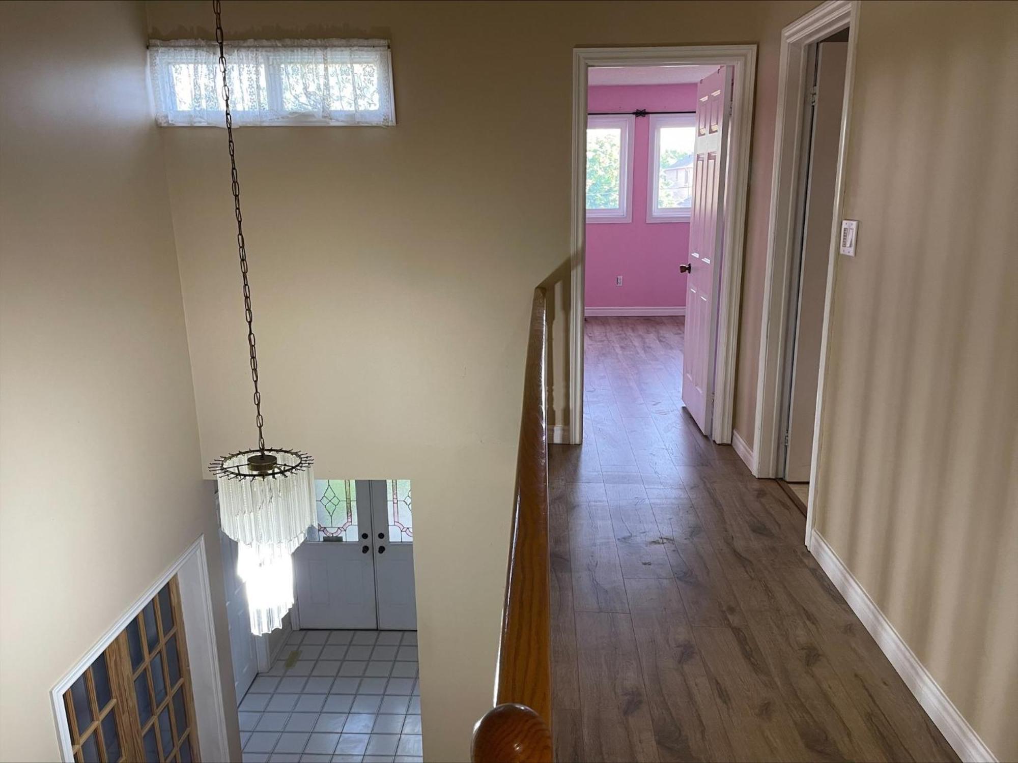 Bhf Near College & Hosp Self-Service Check-In So Fast Net Free Parking In Barrie Exterior foto